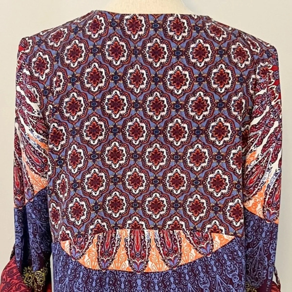 Francesca’s Olive Hill Patterned V-Neck Blouse, Size M - Picture 7 of 9